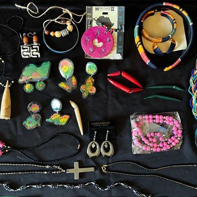Lot 302: Mixed Costume Jewelry 