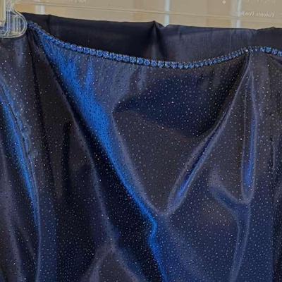 Lot 145: Shimmering Evening Dress Size 18W