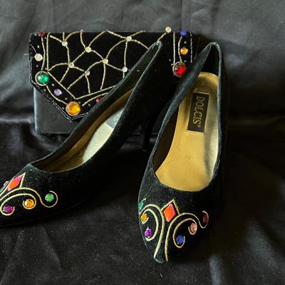 Lot 306: Women’s Heels with Matching Clutch – 5 Pairs 