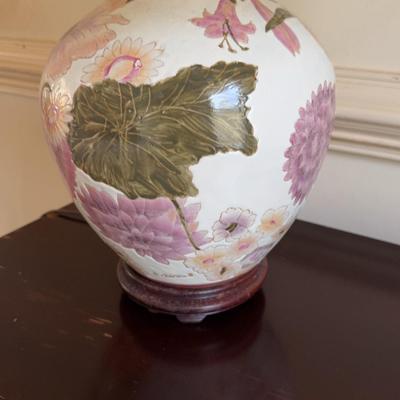 Lot 513: Floral Table Lamp 