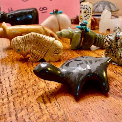 Sale Photo Thumbnail #77: Zuni animal carvings 