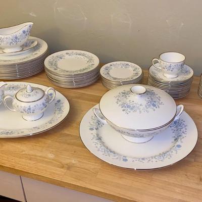 Sale Photo Thumbnail #72: 12 place setting, Belle Fleur, wedgewood china 