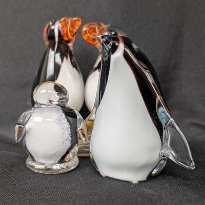 Dynasty Gallery Penguin and Others