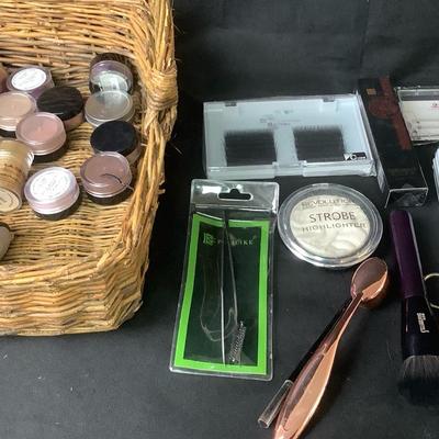 Cosmetics & Eyelashes 