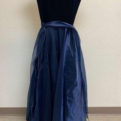 Navy Blue Velvet & Organza Formal Gown w/ Scoop Neckline SZ 4