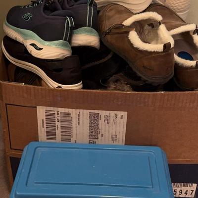 Large Lot Of Misc Womens Shoes, Sandals, Slippers Size 10