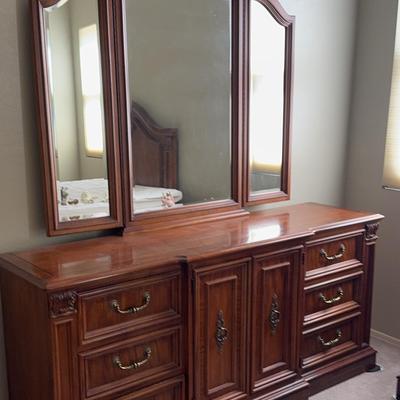 Stanley Furniture Large Solid wood Dresser with Mirror
