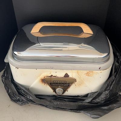 Vintage Large Nesco Electric baking Dish - Very Clean