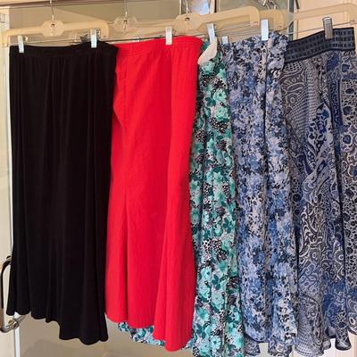 Women’s Skirts Size M-L/12-14 