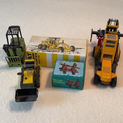 Toy And Model Construction Vehicles