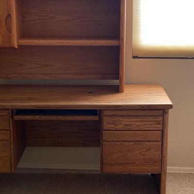 Computer Desk With Hutch And Kneehole