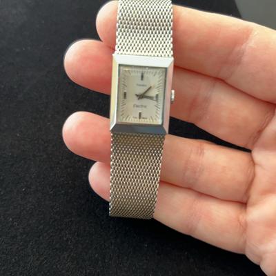 Silver Slim Women’s Timex Electric Watch – Made In Taiwan