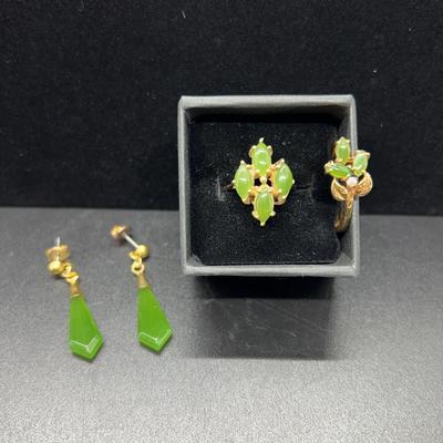 Beautiful Jadeite Green Jewelry: 2 Rings And A Pair Of Drop Earrings
