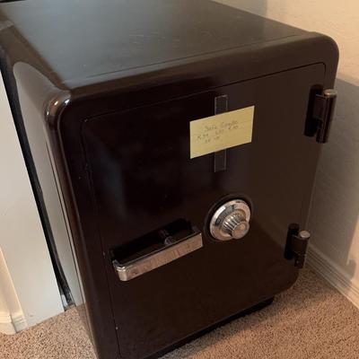 Keep Your valuables safe With This Safe!