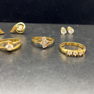 Sparkle Extravaganza!  3 Brilliant Rings Stamped Korea And 2 Pairs Of Sparkly Earrings