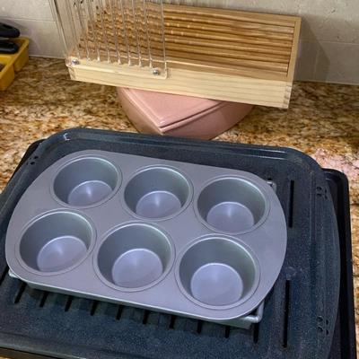 6-Muffin Pan With Ceramic Heart Containers And Variety Of Baking Dishes 