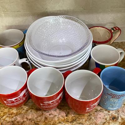 Small Plastic Tupperware Containers With Variety Of Sizes