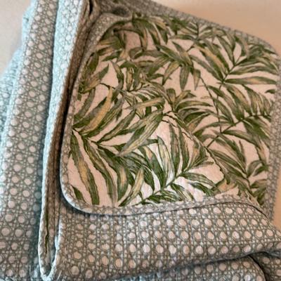 Queen Size Quilted Comforter And 2 Pillows With Shams