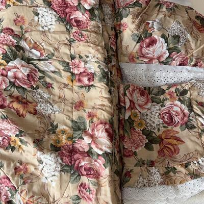 Queen Floral Comforter, Bedskirt, 2 Pillow Shams