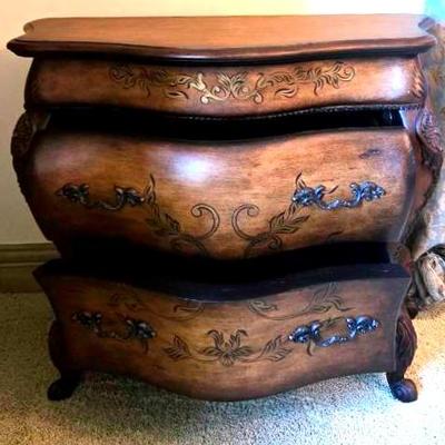 Bombay Chest