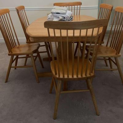 Wooden Dining Table with 6 Chairs & Table Runners