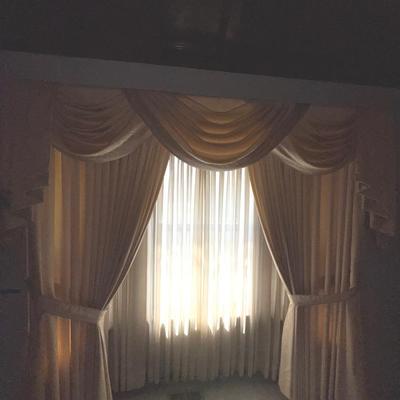 Cream Curtain Set 