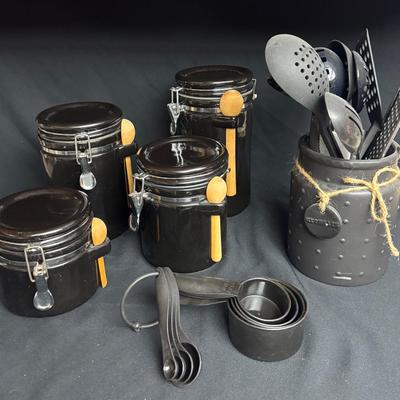 Black Kitchen