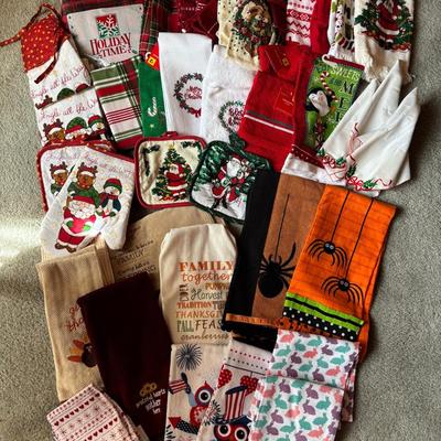 Holiday Kitchen Linens