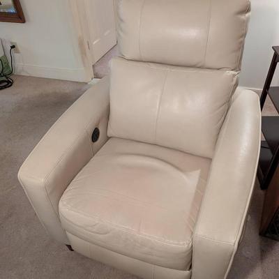 Southern Motion Power Recliner 