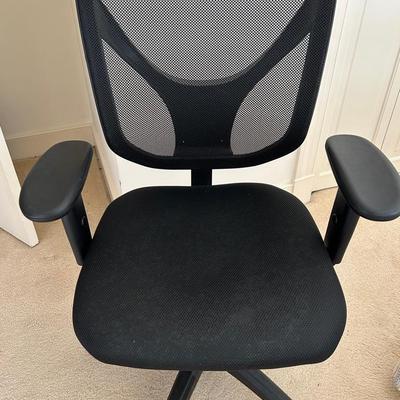 Mesh Back Ergonomic Swivel Office Chair 