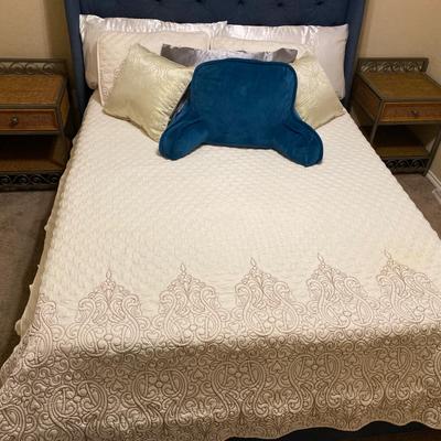 Queen Size Coverlet & Pillows + Comforter Set 