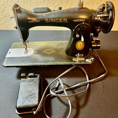 Vintage Singer Model 66 Sewing Machine