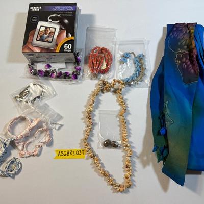 Digital Frame Keychain And Costume Jewelry 