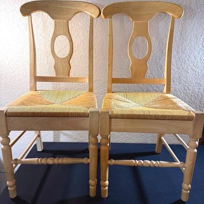 Classic Wood/Wicker Farmhouse Chairs (Set of 2)