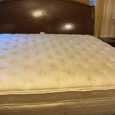 King Size Pillow Top Mattress With Two Twin Size Box Springs
