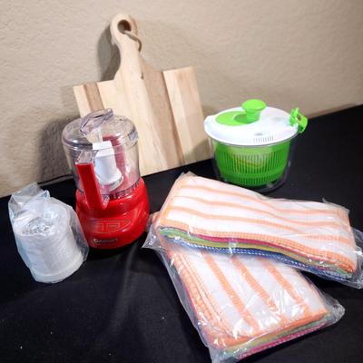 Small Cuisinart Food Processor w/Food Prep Accessories