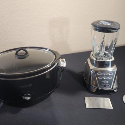 Rival Crockpot & Oster Blender + 2 Measuring Guides