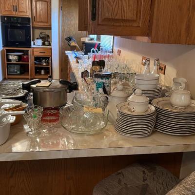 Sale Photo Thumbnail #23: Kitchenware