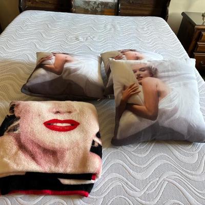 Sale Photo Thumbnail #34: Marilyn Monroe collectibles