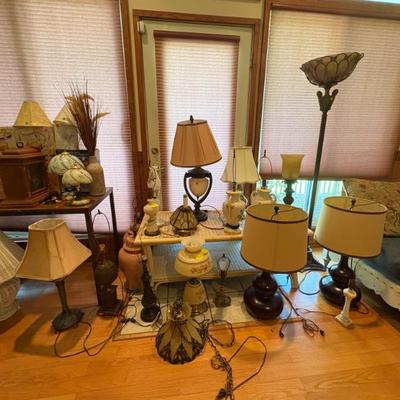 Sale Photo Thumbnail #15: Variety of lighting 