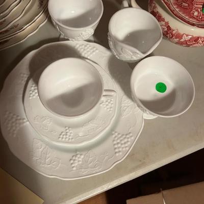 Sale Photo Thumbnail #8: Milk glass 