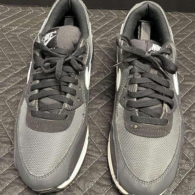 Nike Air Max Black With White Swoosh Size 10.5