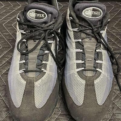 Nike Air Max Black & Gray Size 10.5