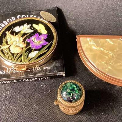 Dia Peco Co/Austrian/Triangle Shaped Compacts