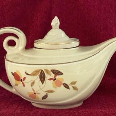 Halls Superior Leaf Teapot