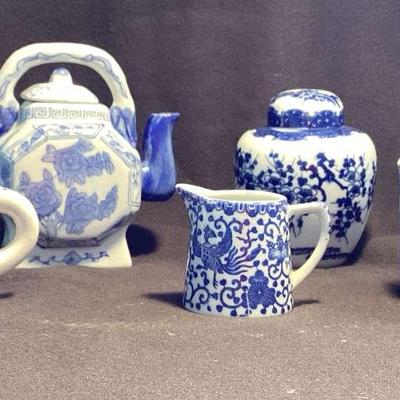 Blue Willow Cups/Octagon Teapot/Creamer