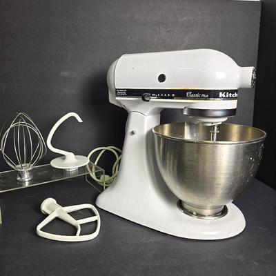 KitchenAid Classic Plus Stand Mixer Model KSM75WH With Bowl & Attachments