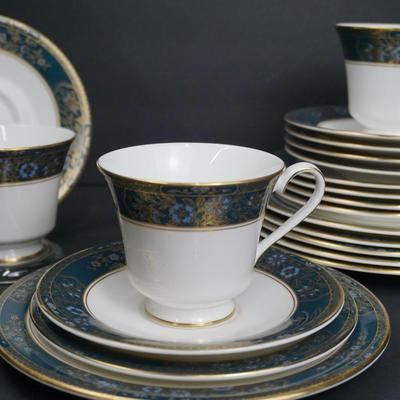Royal Doulton “Carlyle” Porcelain Tea & Coffee Set – Vintage, Made in England