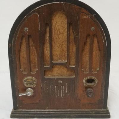 Sale Photo Thumbnail #122: 1121	ATWATER KENT RADIO, APPROXIMATELY 12 IN X 8 IN X 14 IN H
