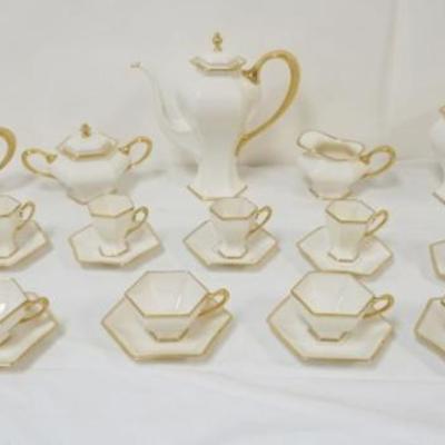 1010	GREEN MARK LENOX 30 PIECE TEA SET

